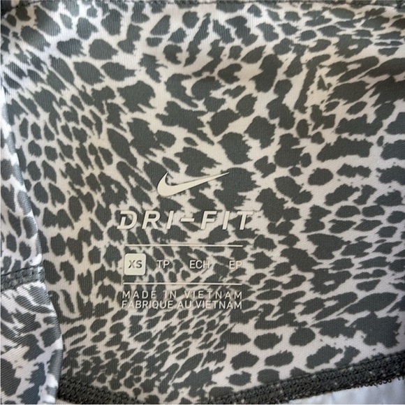 Nike Dri-Fit Size XS Smoke Grey and White Leopard High-Rise Leggings. - Picture 7 of 8